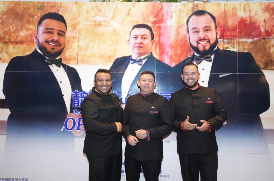 El trío vocal salvadore?o Opus 503, por primera vez en China.