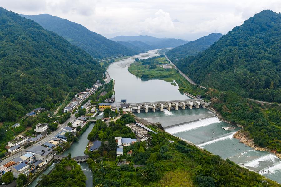 La foto, tomada el 10 de septiembre de 2025, muestra el Sistema de Irrigación Jianjiangyan, en la provincia de Sichuan, en el suroeste de China. (Foto tomada por Zhang Yong/Xinhua)