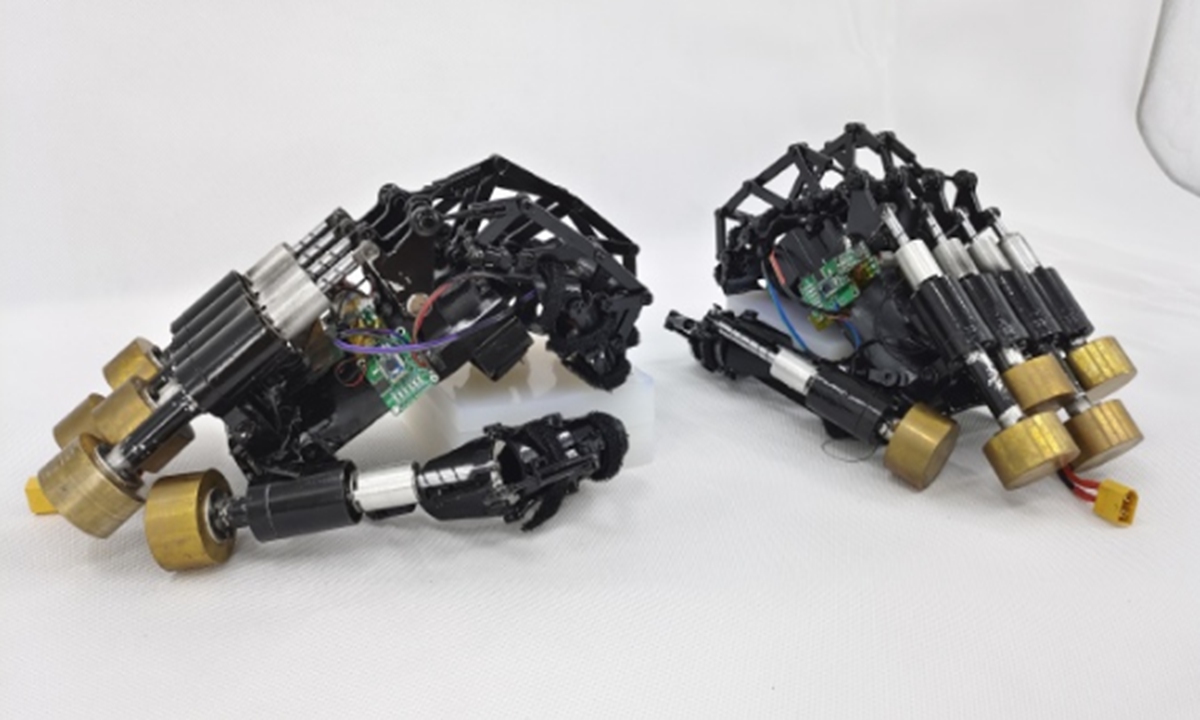 Exoesqueletos robóticos no motorizados para manos desarrollados por un equipo de investigación dirigido por Sun Shuaishuai, profesor de la Universidad de Ciencia y Tecnología de China. Foto: China Science Daily