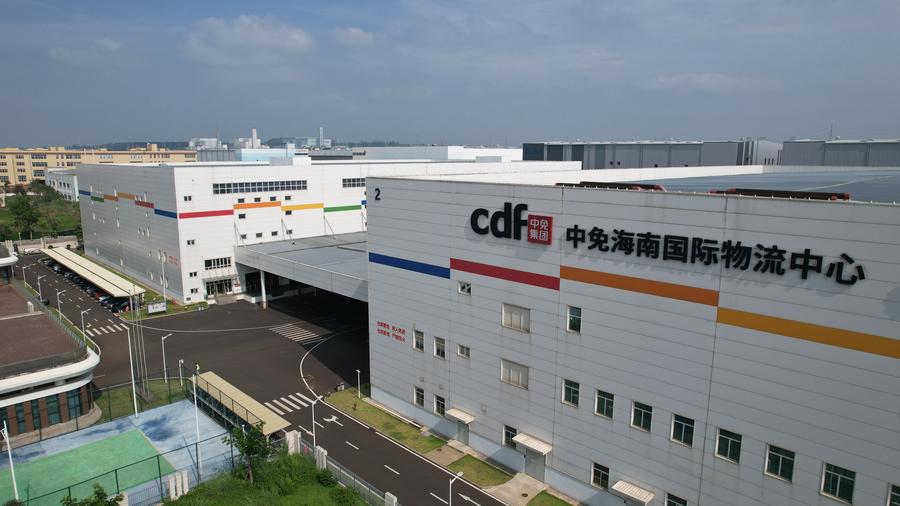 Esta foto aérea, tomada con un dron el 26 de mayo de 2025, muestra el Centro Logístico Internacional de Hainan, perteneciente al China Duty Free Group, en Haikou, capital de la provincia de Hainan, en el sur de China. (Xinhua/Yang Guanyu)