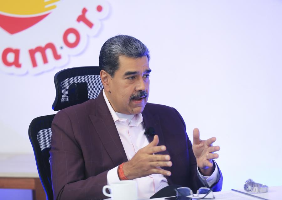 Imagen del 6 de octubre de 2025 del presidente venezolano, Nicolás Maduro, hablando durante su programa semanal Con Maduro +, en Caracas, capital de Venezuela. (Xinhua/Presidencia de Venezuela)