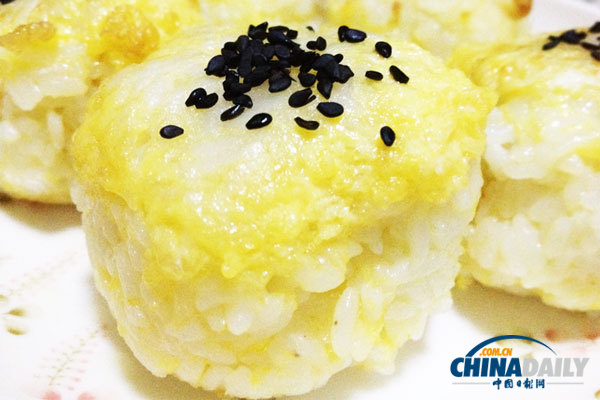 1. Arroz frito con rollos de huevo