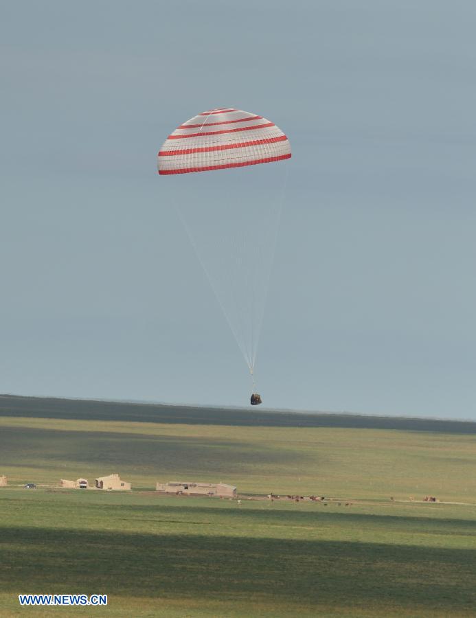 Aterriza con éxito cápsula de retorno de Shenzhou-10